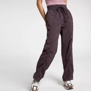 CALIA Women's Effortless Nyluxe Straight Cinch Pant